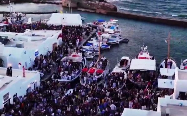 Πάσχα: «Βούλιαξαν» τα νησιά – Γεμάτοι οι δημοφιλείς προορισμοί