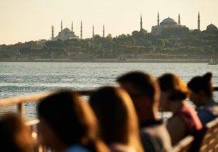 Τουρκία: Η κυβέρνηση ανακοίνωσε τριετές πρόγραμμα λιτότητας κατά του πληθωρισμού