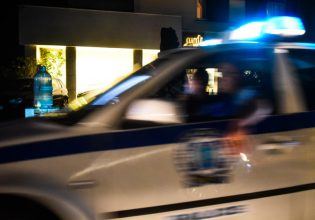 Άνδρας μαχαίρωσε την πρώην σύζυγό του στη Νίκαια και τράπηκε σε φυγή – Συνελήφθη με αίματα στα ρούχα