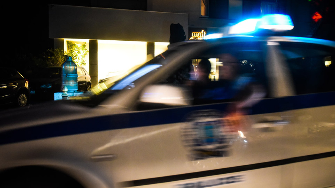Άνδρας μαχαίρωσε την πρώην σύζυγό του στη Νίκαια και τράπηκε σε φυγή – Συνελήφθη με αίματα στα ρούχα