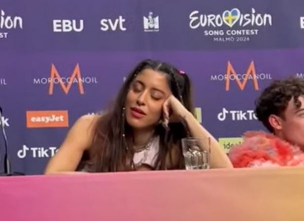 Eurovision 2024: Tα χασμουρητά της Μαρίνας Σάττι ενώ μιλούσε η εκπρόσωπος του Ισραήλ
