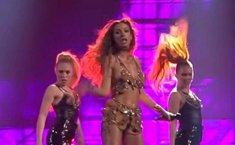 Η Ελένη Φουρέιρα έβαλε φωτιά στη σκηνή της Eurovision με την χρυσή δημιουργία της Celia Kritharioti
