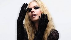 Η Avril Lavigne σπάει τη σιωπή της για την θεωρία συνωμοσίας ότι πέθανε και αντικαταστάθηκε από μια σωσία της