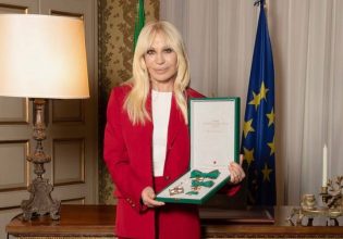 Η Donatella Versace τιμήθηκε από τον Πρόεδρο της Ιταλίας για τη συμβολή της στον πολιτισμό