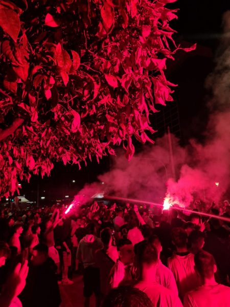 «Με ένα όνειρο τρελό» – Έκλεισαν πάλι το Πασαλιμάνι οι φίλοι του Ολυμπιακού