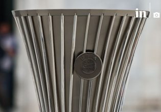 Θαύμασαν το τρόπαιο του Europa Conference League οι Αθηναίοι
