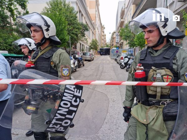 Επιχείρηση της ΕΛ.ΑΣ. στη Νομική για την εκκένωση κατάληψης αναρχικών