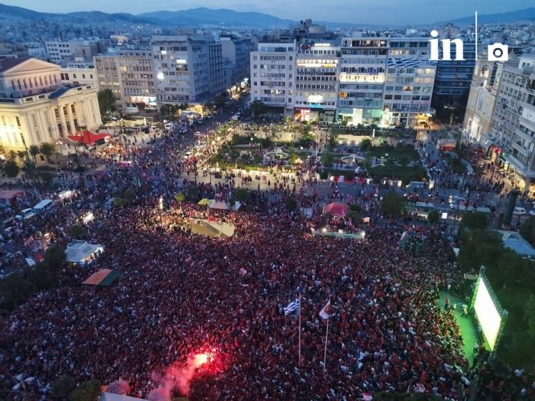 «Πνίγηκε» ο Πειραιάς από τους φιλάθλους του Ολυμπιακού