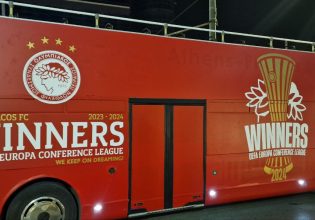 «Ερυθρόλευκος» πανζουρλισμός για το «εορταστικό» λεωφορείο του Ολυμπιακού