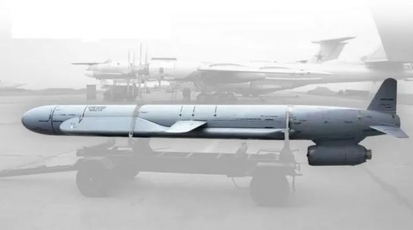 Βρετανικές μυστικές υπηρεσίες: Οι ρωσικές αεροδιαστημικές δυνάμεις εξοπλίζουν τους πυραύλους Kh-101 με δεύτερη κεφαλή