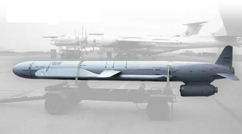 Βρετανικές μυστικές υπηρεσίες: Οι ρωσικές αεροδιαστημικές δυνάμεις εξοπλίζουν τους πυραύλους Kh-101 με δεύτερη κεφαλή