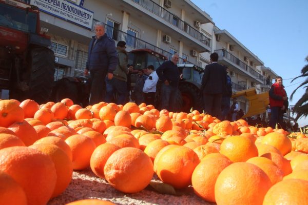 Ακρίβεια: Στο δρόμο που χάραξε το ελαιόλαδο ο… χυμός πορτοκαλιού