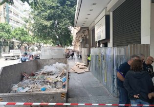 Θεσσαλονίκη: Περαστικές τραυματίστηκαν στο κεφάλι όταν έπεσαν καδρόνια από πολυκατοικία