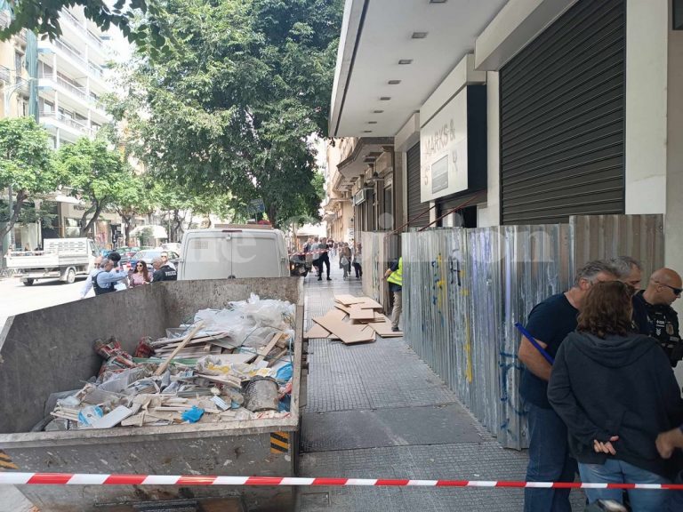 Θεσσαλονίκη: Περαστικές τραυματίστηκαν στο κεφάλι όταν έπεσαν καδρόνια από πολυκατοικία