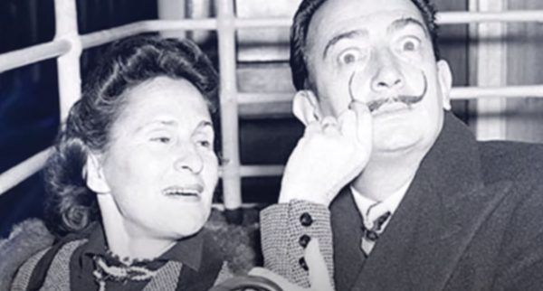 Γιατί η Γκαλά, ο έρωτας του Νταλί, κουβαλάει τη φήμη της «δαιμονικής dominatrix»;