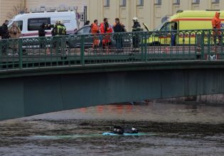 Ρωσία: Τουλάχιστον 7 νεκροί από πτώση λεωφορείου σε ποταμό της Αγίας Πετρούπολης (απίστευτο βίντεο)