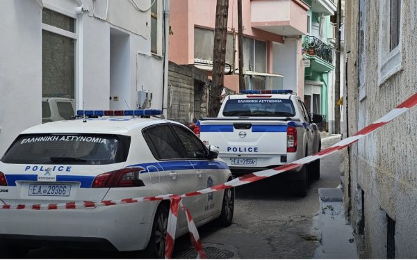 Σάμος: Προθεσμία για να απολογηθεί πήρε η 49χρονη – Σκότωσε τον πατέρα της γιατί πίστευε ότι τη δηλητηριάζει