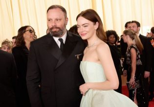 Κάννες: Η Έμα Στόουν αποθεώνει τον Γιώργο Λάνθιμο – «Αυτός είναι η μούσα μου, όχι εγώ η δική του»