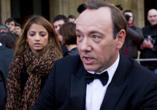 Κέβιν Σπέισι – Το Channel 4 έκανε έρευνα για τη «συμπεριφορά αρπακτικού» του χολιγουντιανού ηθοποιού