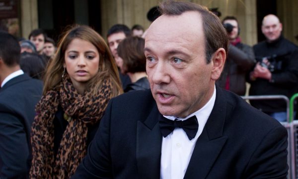 Κέβιν Σπέισι – Το Channel 4 έκανε έρευνα για τη «συμπεριφορά αρπακτικού» του χολιγουντιανού ηθοποιού