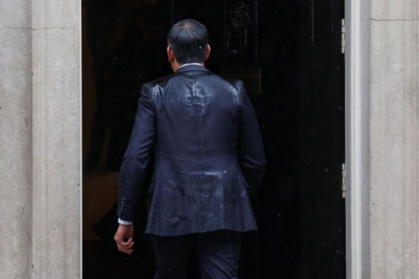 Το τελευταίο στοίχημα για έναν πρωθυπουργό που έχει ξεμείνει από λύσεις