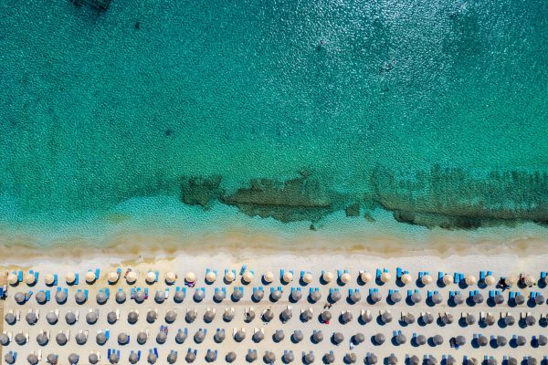 «MyCoast»: Βροχή οι καταγγελίες για παρανομίες στις παραλίες – Έφτασαν τις 500