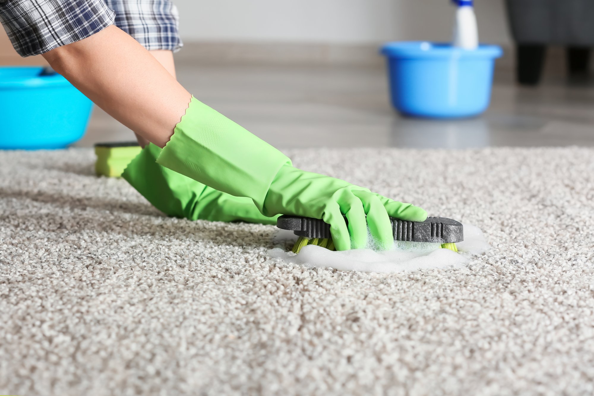 Σήκωσες τα χαλιά; Έτσι θα τα καθαρίσεις και θα τα αποθηκεύσεις με ασφάλεια