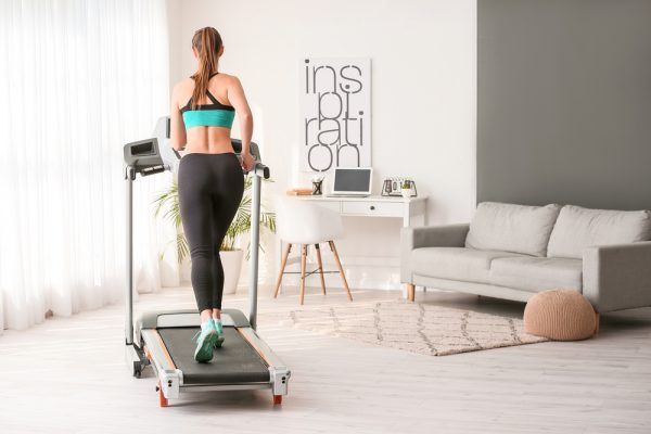 Γυμναστική στο σπίτι: Όσα χρειάζεστε για να χάσετε τα κιλά του Πάσχα