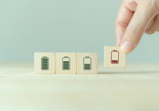 Burnout: Ποια είναι τα συμπτώματά του και ποια η διαφορά από την κατάθλιψη