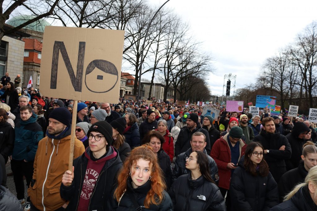 Ευρωεκλογές: Η εμμονή του γερμανικού AfD με το Τρίτο Ράιχ οδηγεί σε αναδιάταξη την ευρωπαϊκή ακροδεξιά