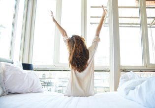 Ψυχολογία: Τα 5 «μυστικά» για να ξυπνάς χαρούμενος την επόμενη μέρα