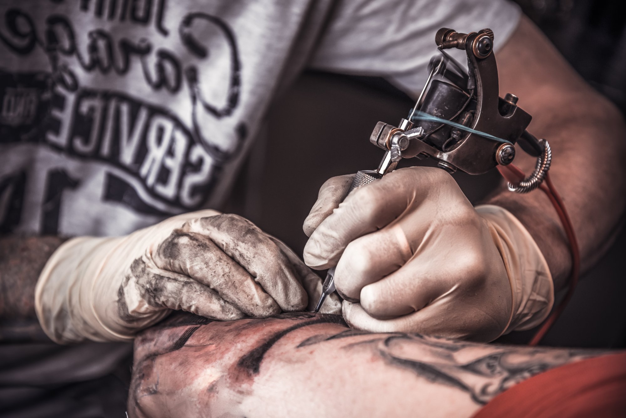 Τατουάζ: Αυξάνουν τον κίνδυνο για καρκίνο; Τι δείχνει νέα έρευνα