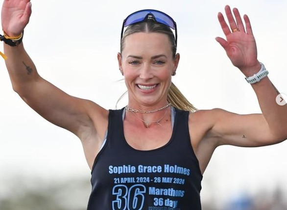 Βρετανία: Δρομέας που πάσχει από κυστική ίνωση πέτυχε το ακατόρθωτο – «Σάρωσε» 36 μαραθωνίους σε 36 ημέρες