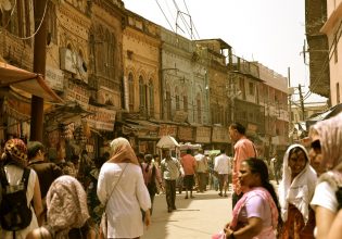 Στις μεγαλύτερες εκλογές παγκοσμίως, εκατομμύρια μετανάστες δεν μπορούν να ψηφίσουν