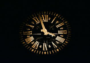 Γιατί η Ινδία έχει τη δική της «ζώνη ώρας» – Πώς «κόλλησε» στη διαφορά των 30 λεπτών 