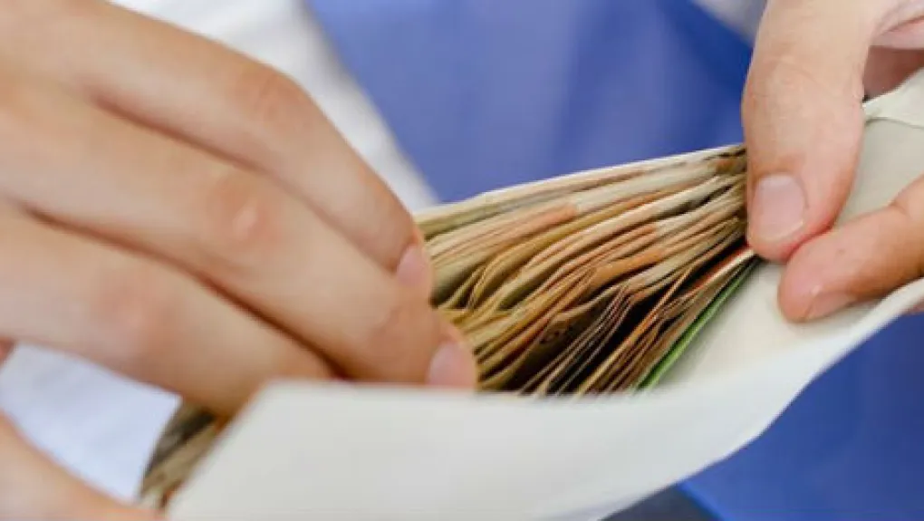 Θεσσαλονίκη: Παρίστανε τον εφοριακό και ζητούσε «φακελάκι» για να μην γίνει έλεγχος σε κατάστημα