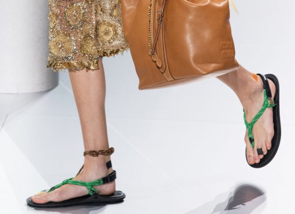 Τoe rings: Η πιο αμφιλεγόμενη τάση στα κοσμήματα επιστρέφει – Θα την τολμήσεις;