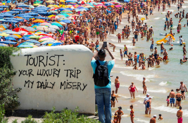 Οι πριβέ ξεναγήσεις, απάντηση στον υπερτουρισμό – Η πλούσια ελίτ και τα εισιτήρια για όλους