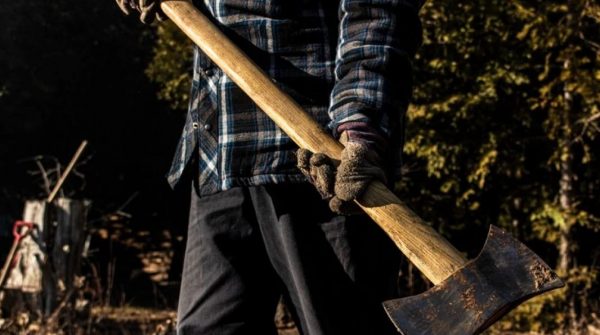 Κιλκίς: Πήγαν να τον συλλάβουν για ενδοοικογενειακή βία και τους επιτέθηκε με τσεκούρι