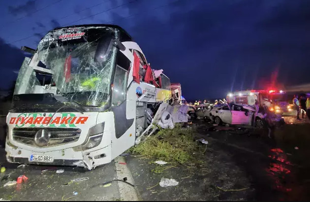 Τουρκία: 10 νεκροί και 39 τραυματίες σε σύγκρουση σε αυτοκινητόδρομο