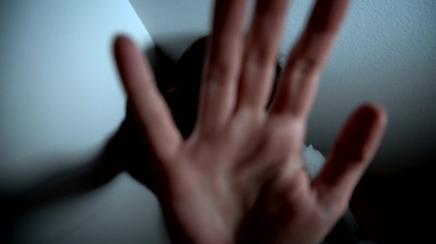 Ερμού: Άντρας επιτέθηκε σε γυναίκα – «Τη χτυπούσε με μανία στο πρόσωπο και στην καρωτίδα»