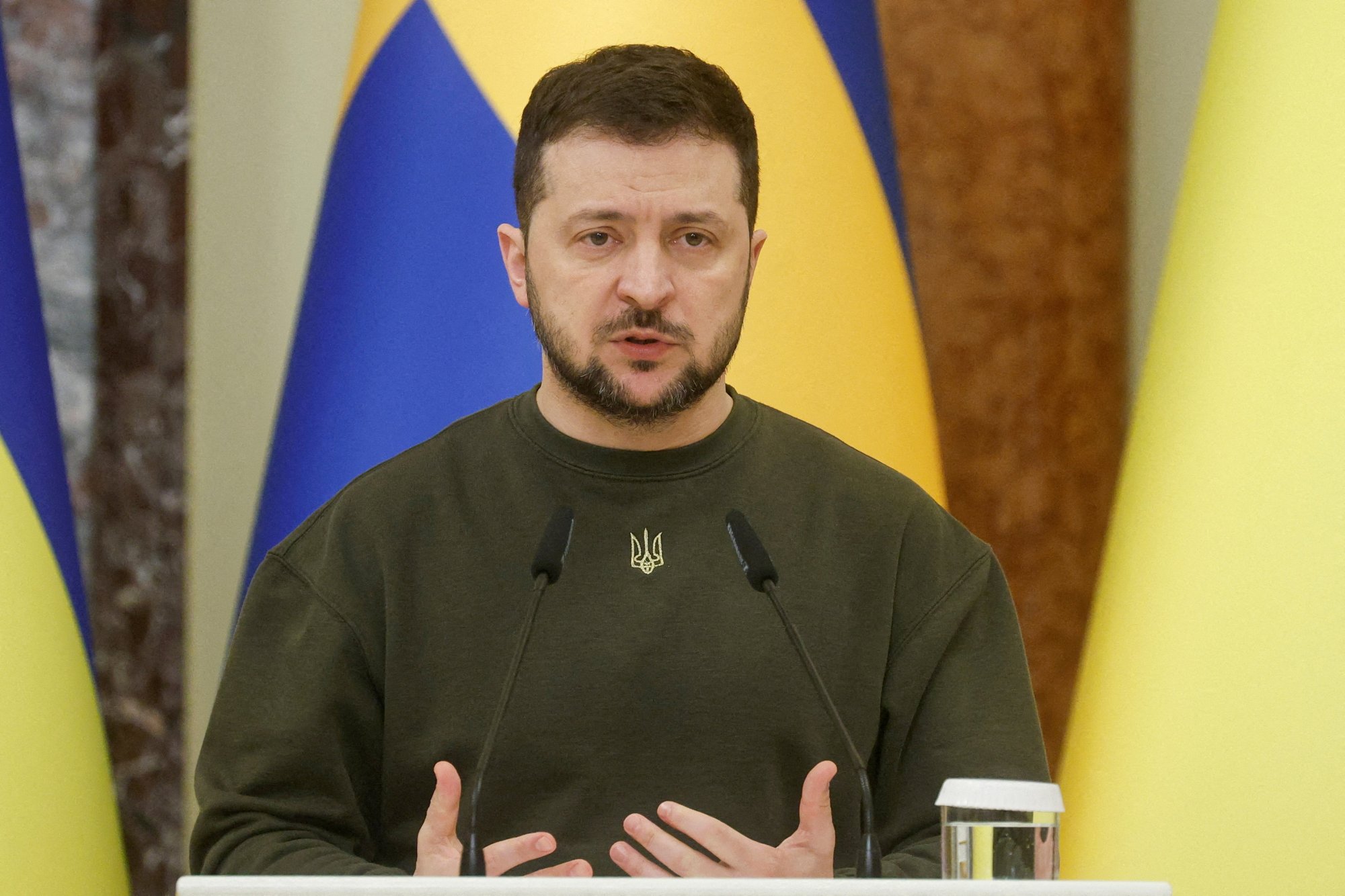 Ζελένσκι: Αναγνωρίζει πως υπάρχουν ελλείψεις προσωπικού και πρόβλημα με το ηθικό του ουκρανικού στρατού