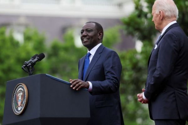 Αϊτή: Η Κένυα μπορεί να τσακίσει τις συμμορίες ισχυρίζεται ο πρόεδρός της ενώπιον του Μπάιντεν