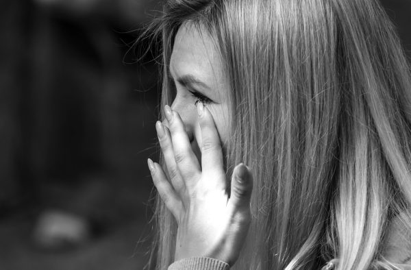 Πάτρα: Έκανε μήνυση στον αδερφό της γιατί της έκοψε το αυτί πάνω στον καβγά