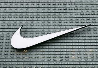 Γερμανία: Η Nike αποκτά μερικώς δικαιώματα στις ρίγες της Adidas