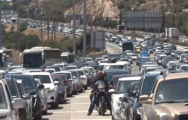 Πάσχα: Σε εξέλιξη η μεγάλη επιστροφή των εκδρομέων – Πού σημειώνονται καθυστερήσεις