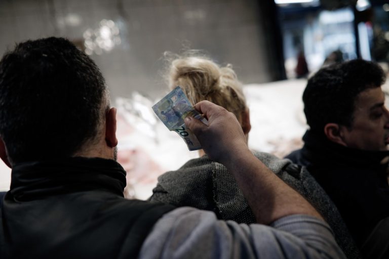 Φορολογικές δηλώσεις: Έξι στους δέκα δήλωσαν λιγότερα από 10.000€ – Στη «φάκα» των τεκμηρίων 1,5 εκατ. πολίτες