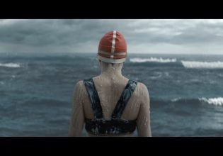 Life: Η πρωτοπόρος κολυμβήτρια της Μάγχης τιμάται στην ταινία «Young Woman and the Sea»