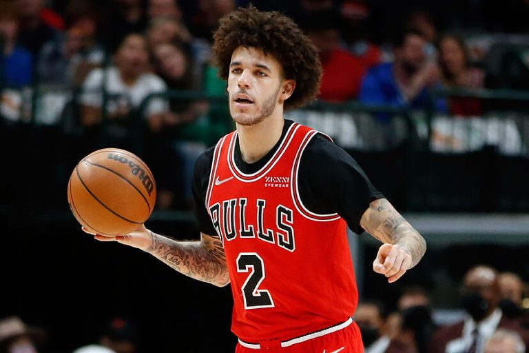 Μένει στους Μπουλς ο Λόνζο Μπολ