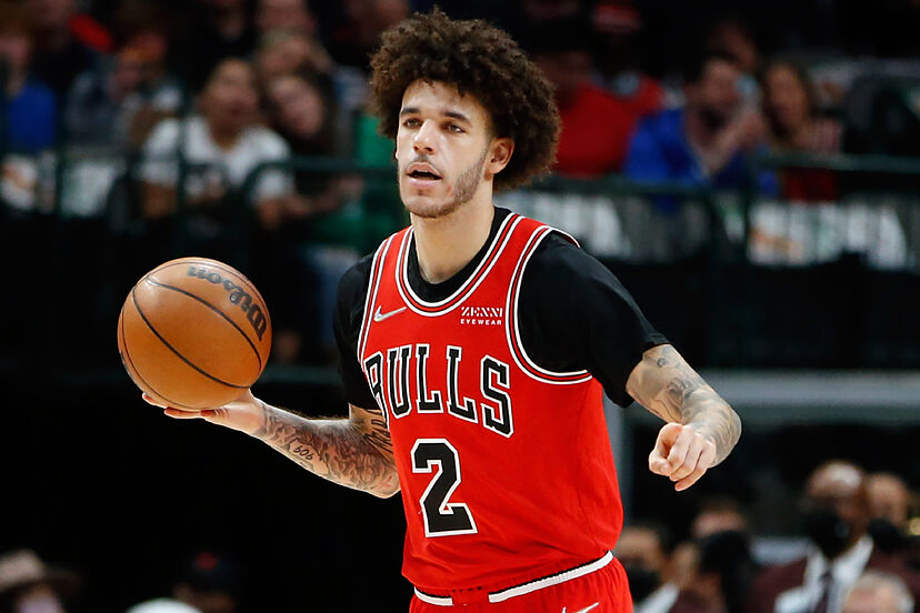 Μένει στους Μπουλς ο Λόνζο Μπολ